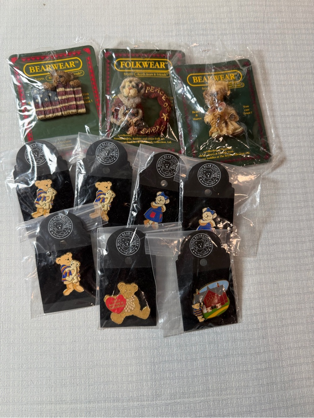 Boyd’s Bears Pins Set